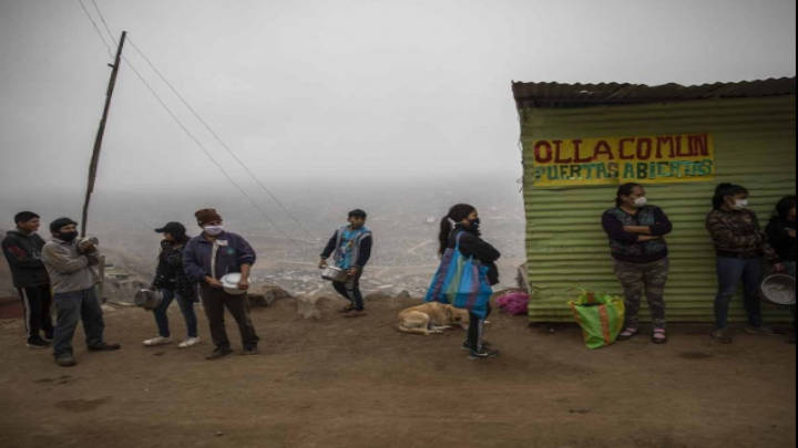 Buscar el sustento en Perú provoca el desconfinamiento prematuro en las ciudades