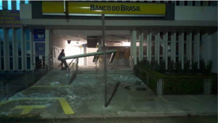 Grupo comando asalta segundo banco en Brasil