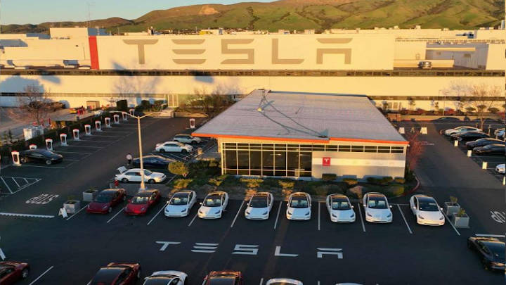 Autos de Tesla investigados en Estados Unidos